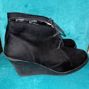 *NEW* White Mountain  Sz 10   Booties Ankle Irma Wedge Business Casual Black